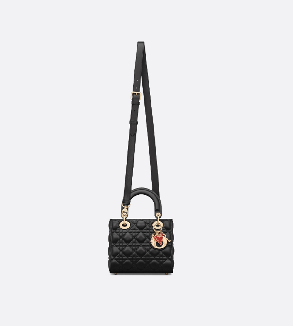 Сумка Lady Dior Small Dioramour черная, кожа ягнёнка, золотистая фурнитура, ремешок с сердцем