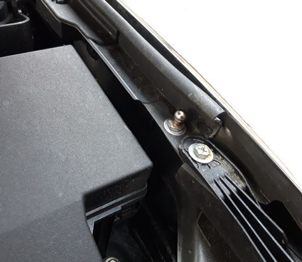 Упор (амортизатор) капота для Mitsubishi Pajero Sport 3 / L 200(2015-2019) Autoinnovation.02-11