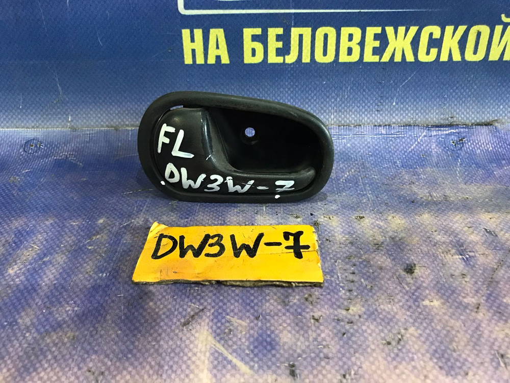 Ручка двери передней левой салонная MAZDA DEMIO 1998