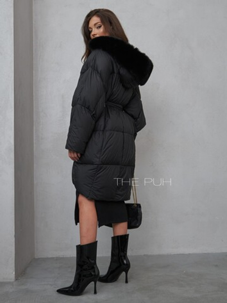 Удлиненный пуховик летучая мышь черного цвета с мехом