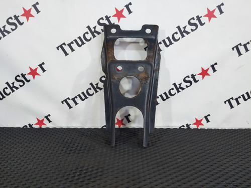 Кронштейн амортизатора переднего