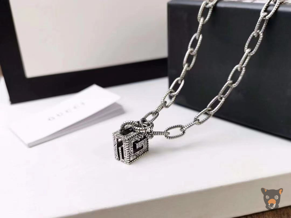 Подвеска Gucci "GG Supreme"