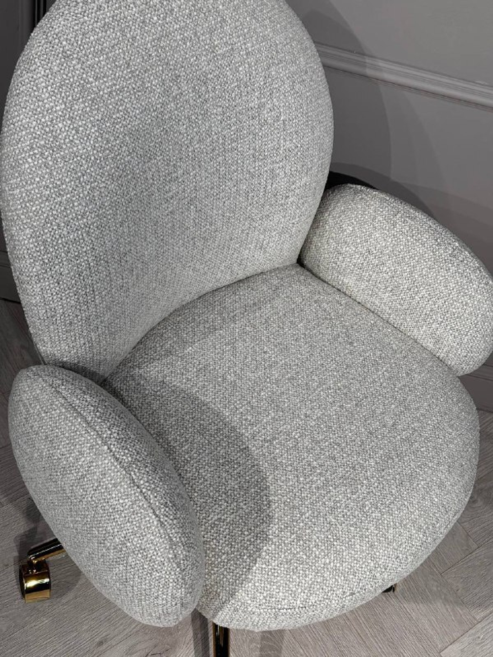 Кресло офисное Ist Casa Клауд PRO, белый крем, золото