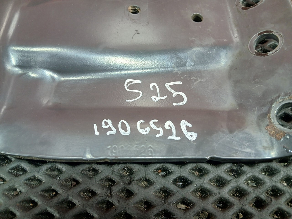 Кронштейн траверсы передний правый