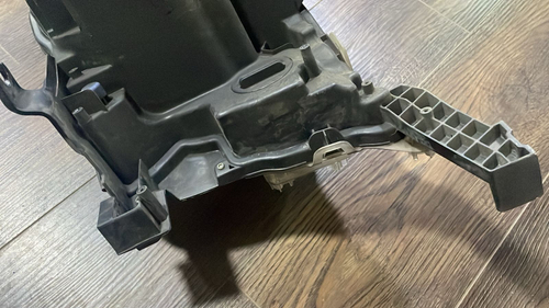 Битая Фара правая Toyota Land Cruiser 200 (2015-2021) LED