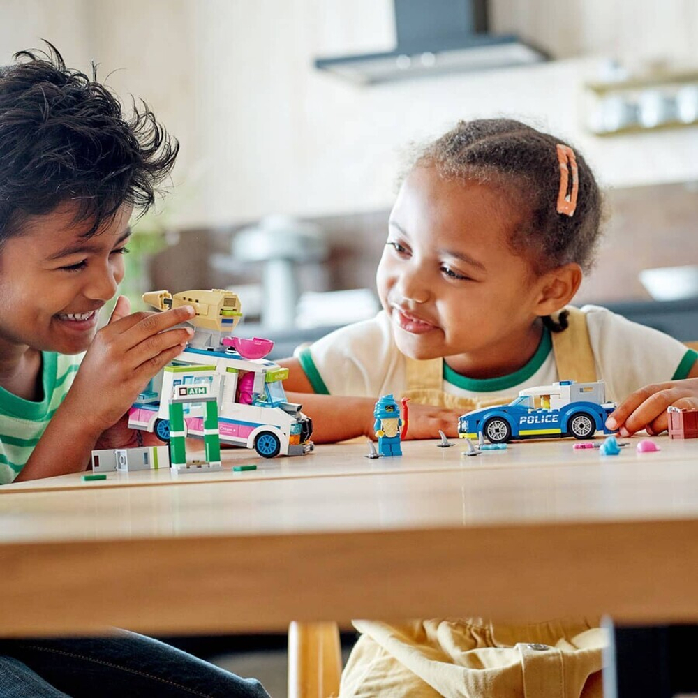 Конструктор LEGO City 60314 Полицейская погоня за грузовиком с мороженым