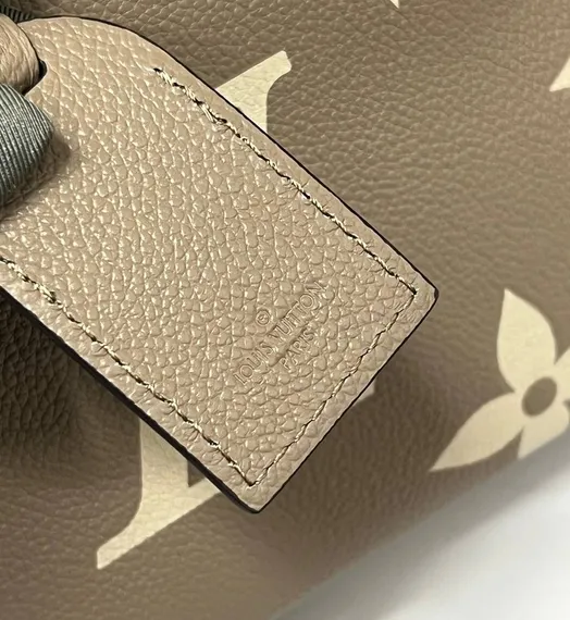 Сумка Louis Vuitton Trianon PM бежевый