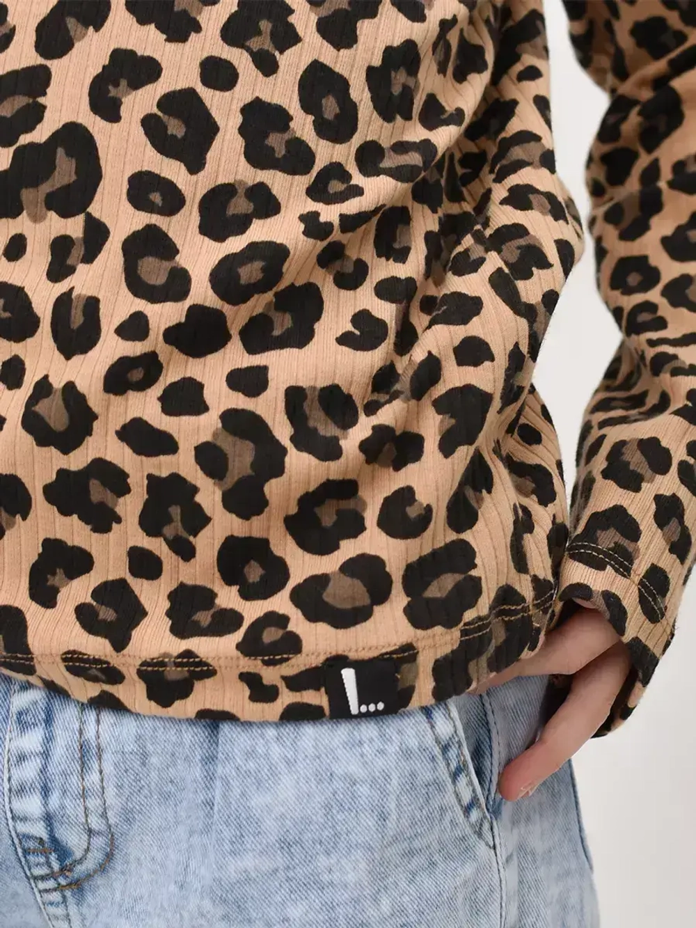 Леопардовый лонгслив базовый для девочки