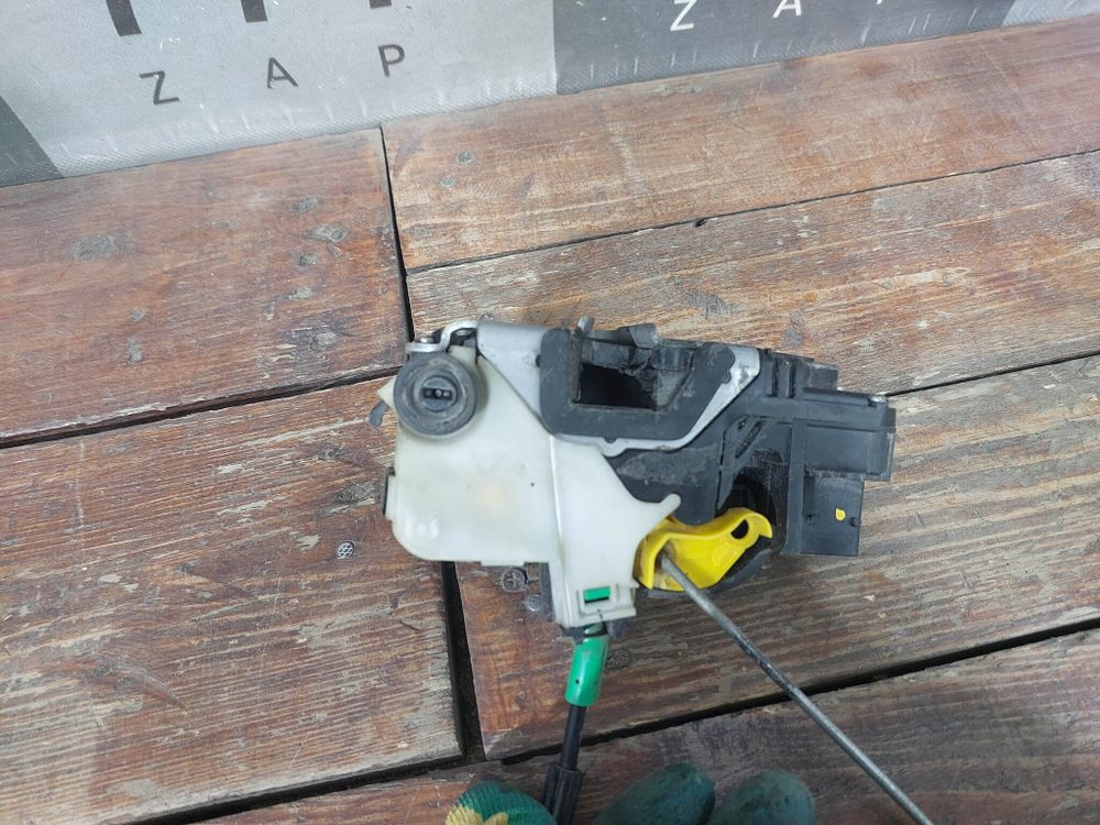 Замок двери задней левой 6 pin Chevrolet Cruze Б/У Оригинал 3023881LH4