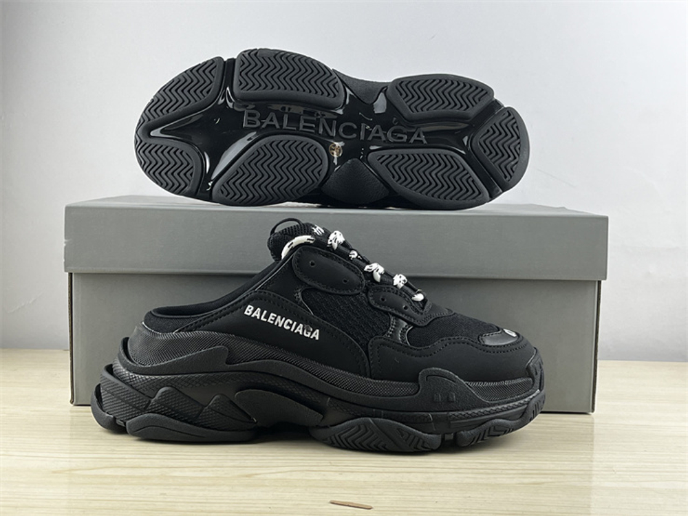 Balenciaga Triple S Mule 755686-W3SM2-1000