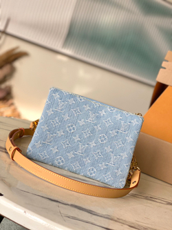 Louis Vuitton Coussin BB
