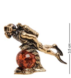 AM-3199 Фигурка «Аквалангист» (латунь, янтарь)