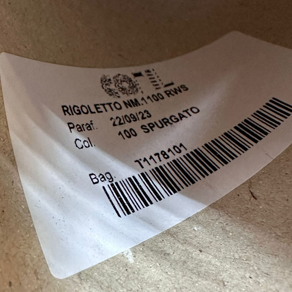 RIGOLETTO - Cofil; 90% меринос, 10% п/а; 110м/100гр; букле; col. 100 spurgato, цвет: молочный