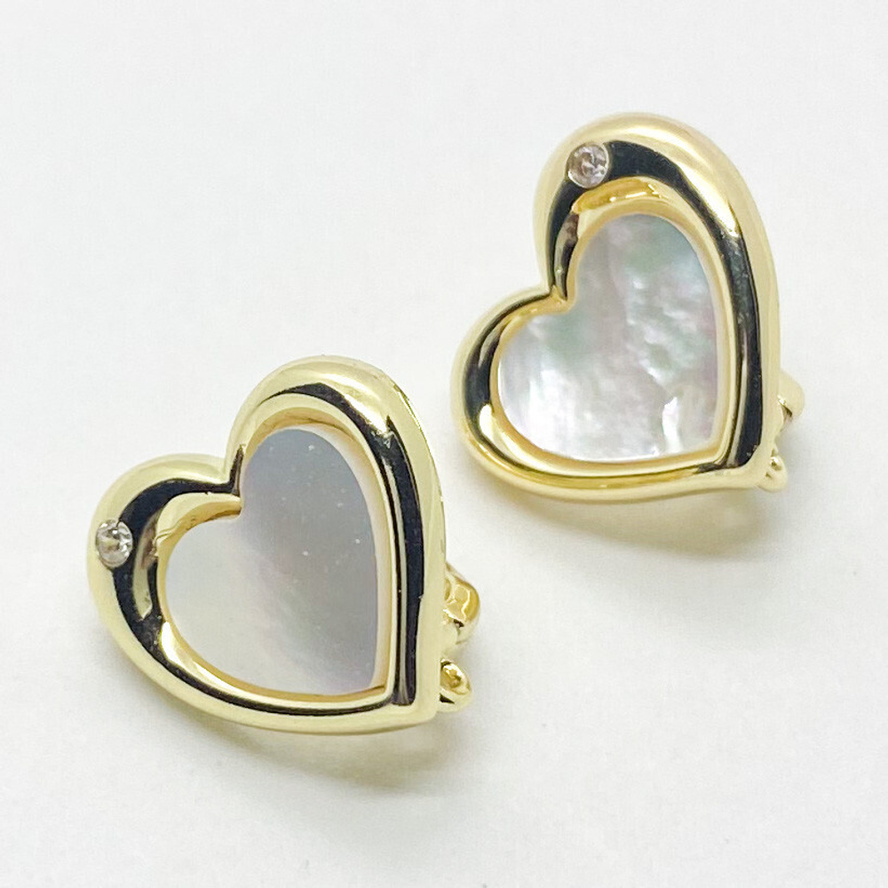 Ювелирные швензы с позолотой Сердце, белый перламутр, размер 14*12 мм, цена за пару
