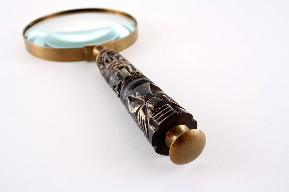 Лупа с резной ручкой