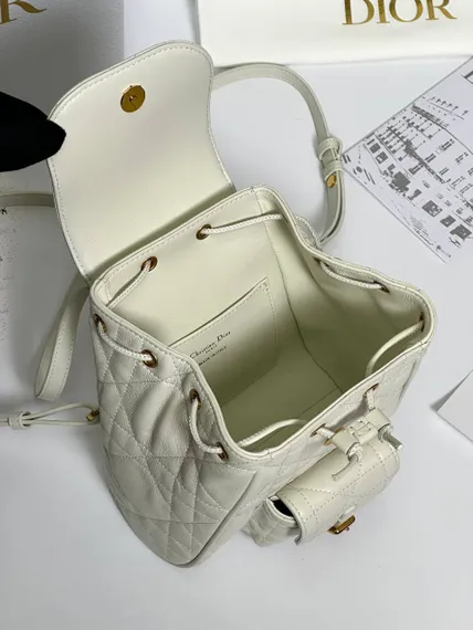 Рюкзак Dior Caro белый, модель среднего формата