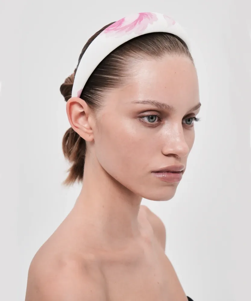 Noelia, ободок широкий из молочного бифлекса с крупными светло-розовыми цветами