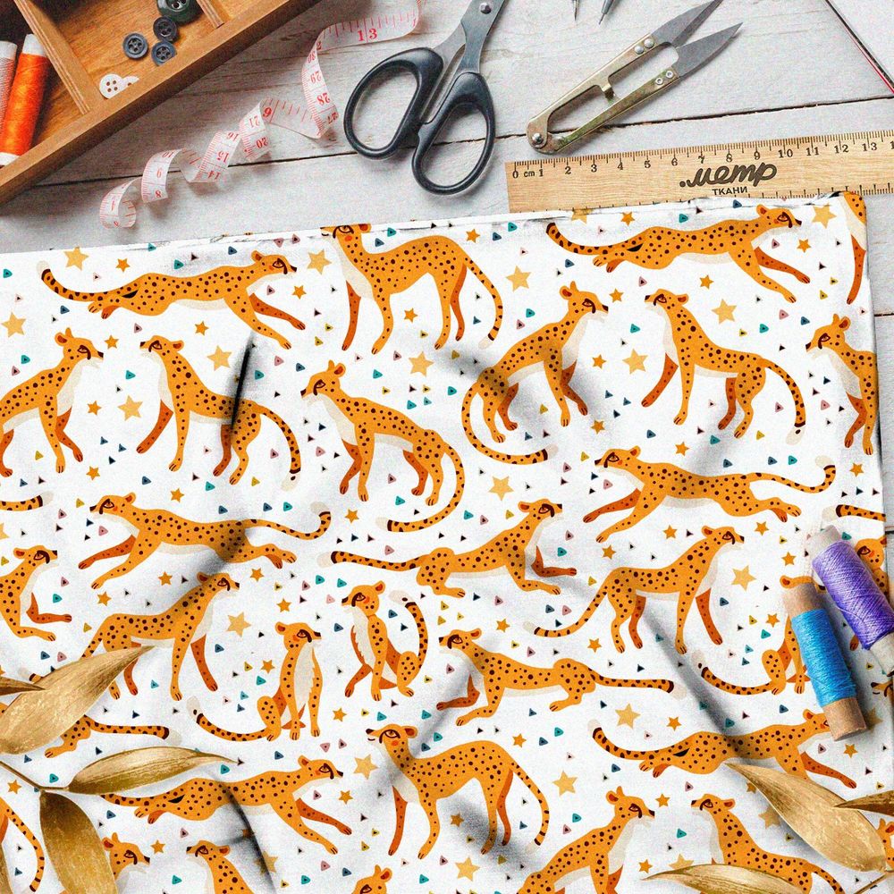 Ткань ниагара динамичные гепарды на белом фоне