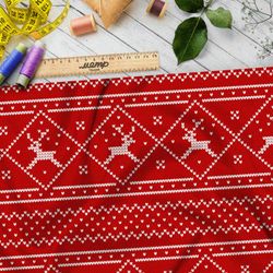 Ткань флис мелкая белая вышивка с оленями на красном фоне