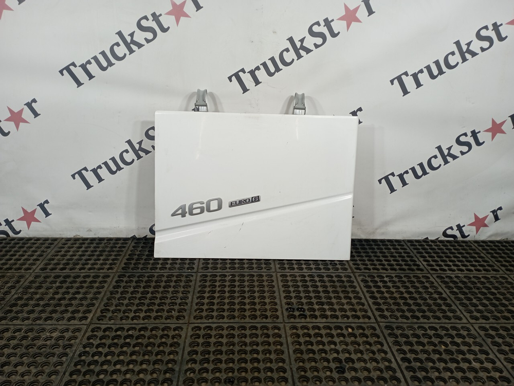 Крышка инструментального ящика левого