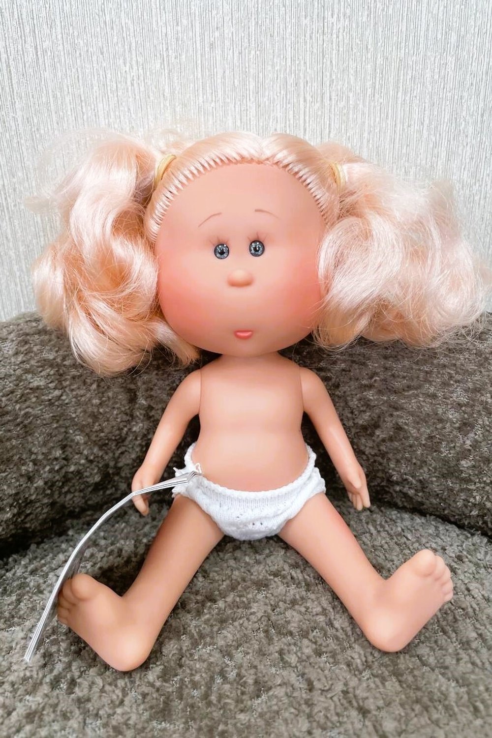 УЦЕНКА Кукла Nines виниловая 23см Little Mia без одежды (3199W26A-1)