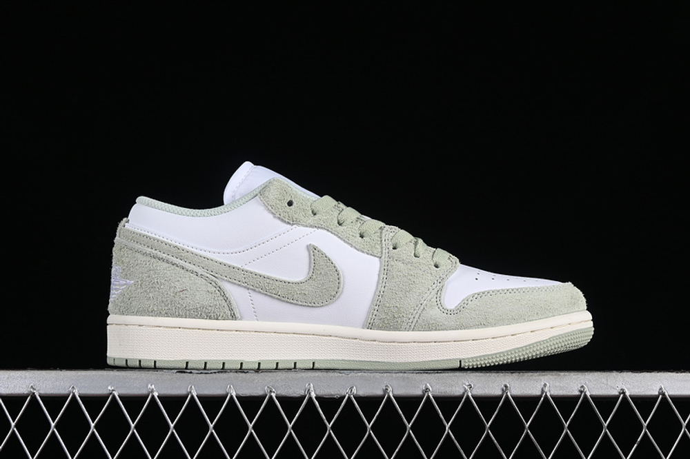 Air Jordan 1 Low "Light Green"