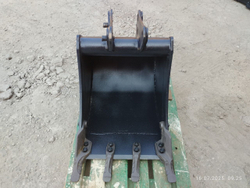 Ковш Komatsu WB93/WB97 600 мм 0,16 м3 (42N-812-1110)