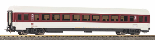 Пассажирский вагон скорого поезда DR IV