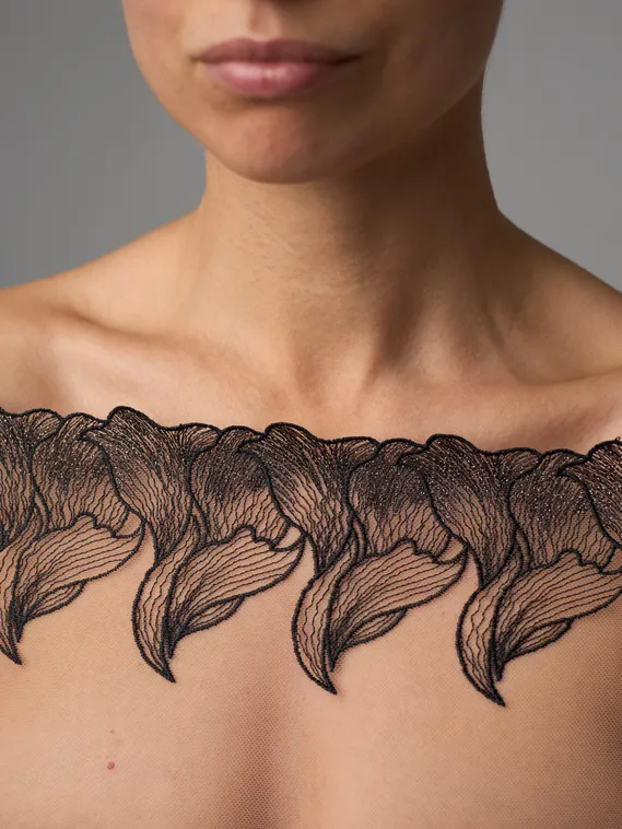 05-176 ОПТ Вышивка на неэл. сетке 25 см, бежевый 775 /черный 170 /золото