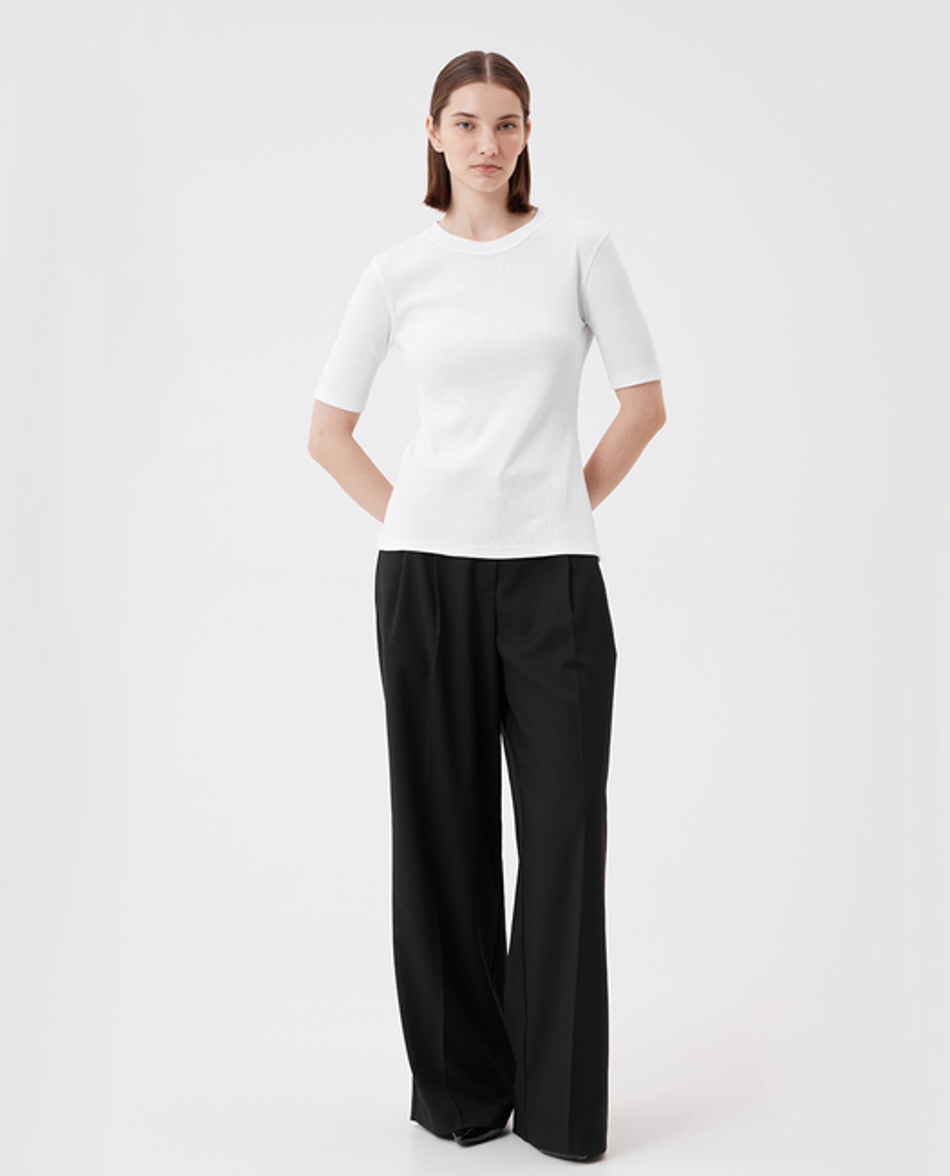 Футболка приталенного силуэта с круглой горловиной