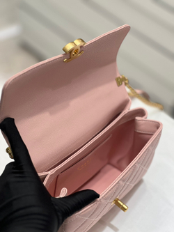 Chanel Carry Me 22 cm