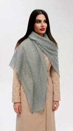 Оренбургский пуховый платок с шелком АШ120-03 серый