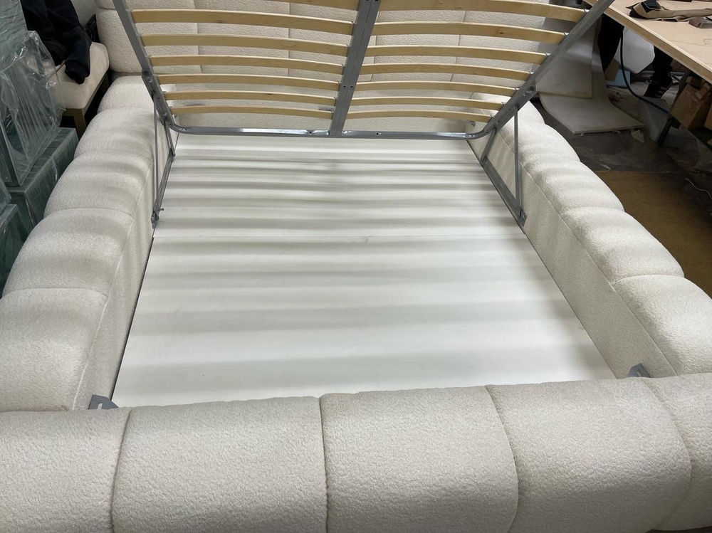 Двуспальная кровать Букле