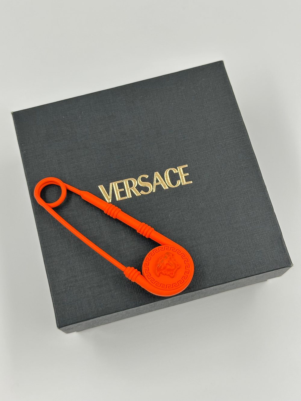 Брошь Булавка Versace