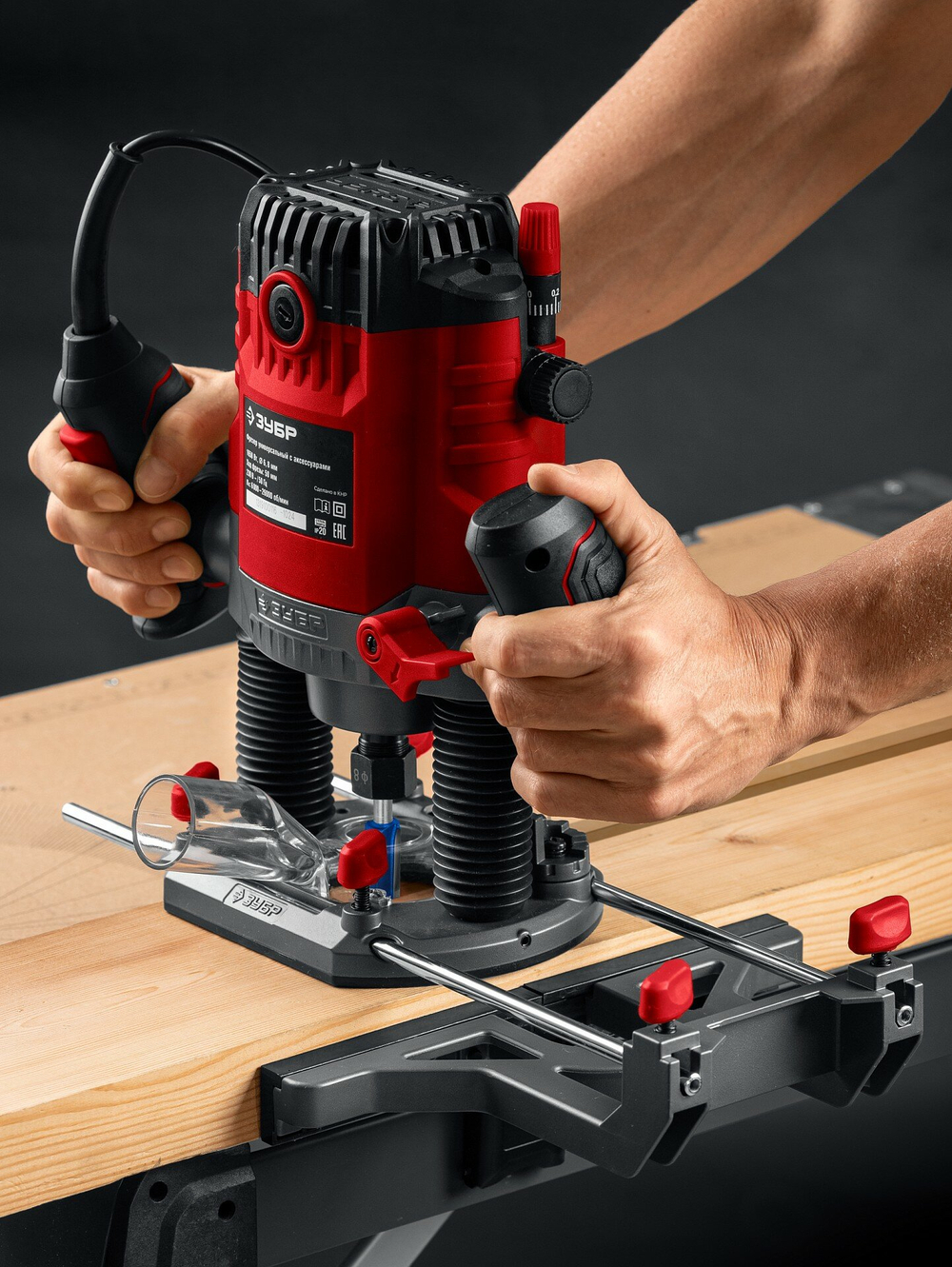 ЗУБР 1900 Вт, 70 мм, универсальный фрезер (ФМУ-1970)