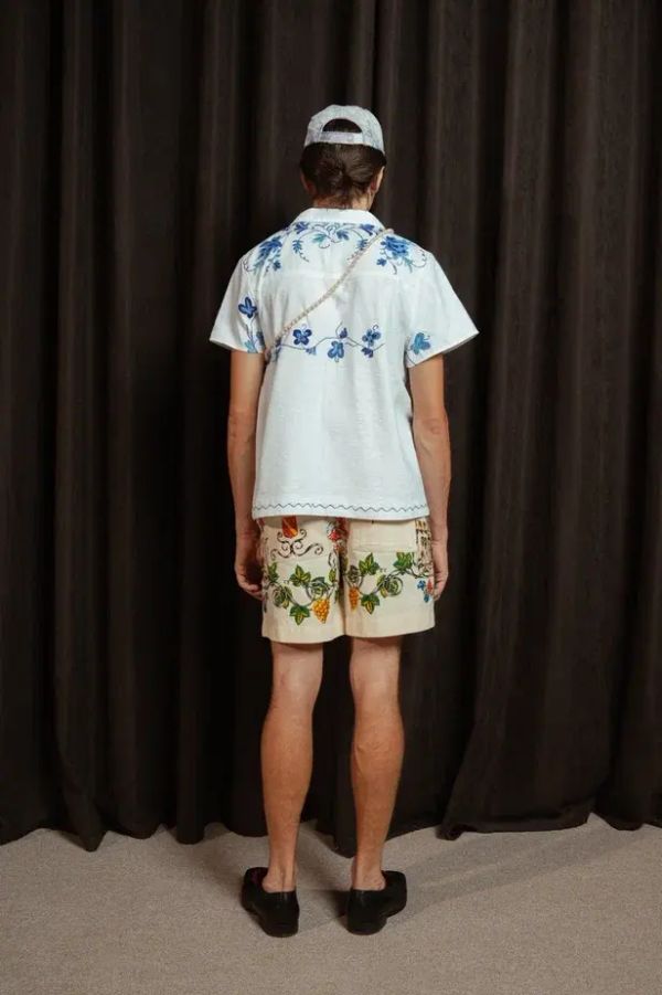 Рубашка с Синими Цветами Вышитыми Вручную 2 белая - фото 3