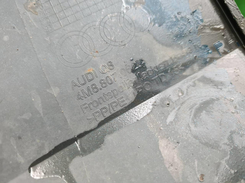 Накладка переднего бампера правая Audi Q8 (18-23)