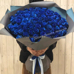 101 синяя роза в темной упаковке