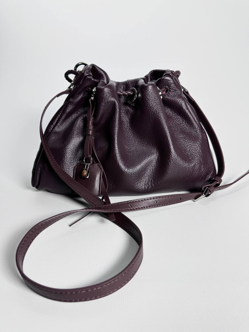 Женская сумка-кисет бордового цвета