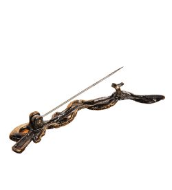 AM-2583 Брошь «Змейка на веточке» (латунь, янтарь)
