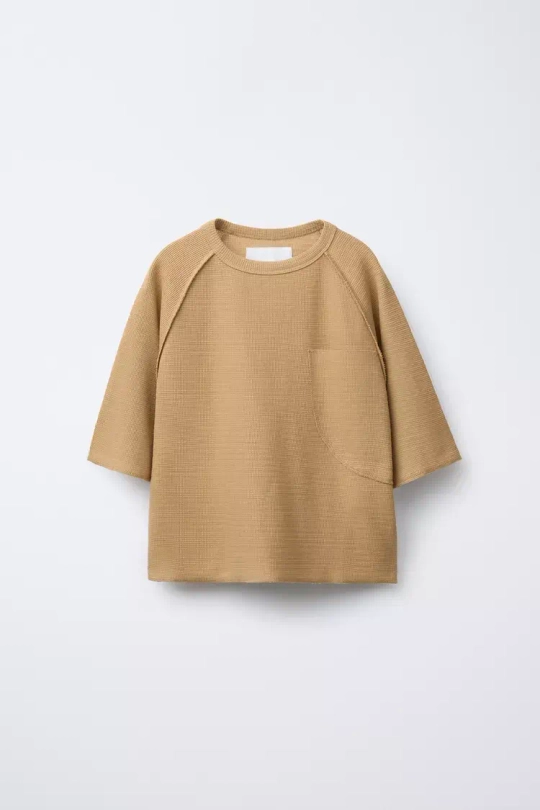 ZARA ФУТБОЛКА ИЗ РЕЛЬЕФНОЙ ТКАНИ С КАРМАНОМ, КАРАМЕЛЬНЫЙ