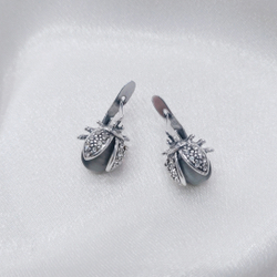 "Майский жук" серьги в серебряном покрытии из коллекции "Самоцветы" от Jenavi с английским замком