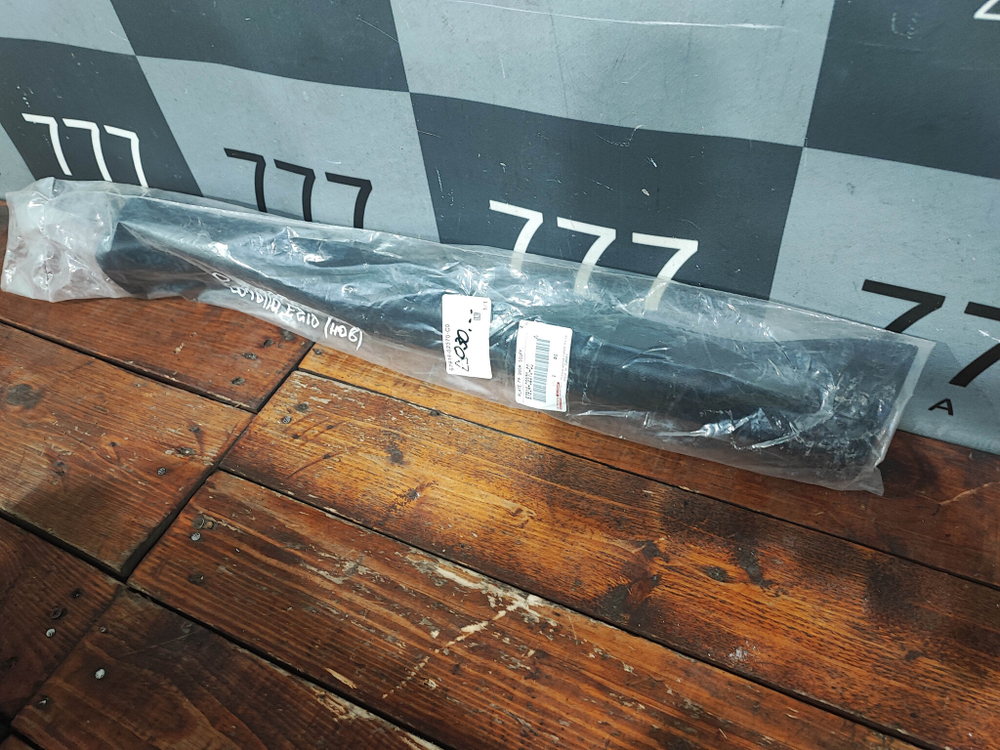 Накладка порога переднего левого Corolla (E210) Новая Оригинал 6791402370C0