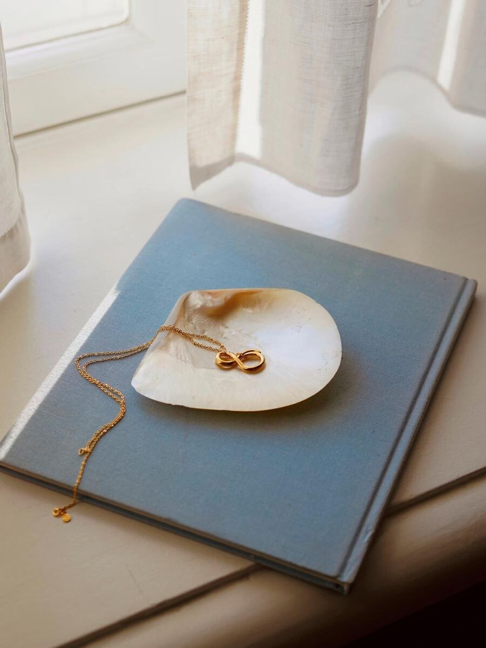 Колье Восьмерка на шнурке, позолота