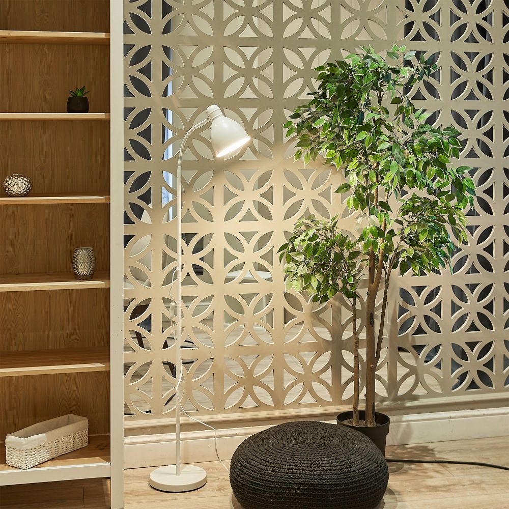 UML-T701 E27 WHITE Торшер напольный под лампу Е27. 60W. с регулировкой наклона. Механический выключатель. Белый. ТМ Uniel