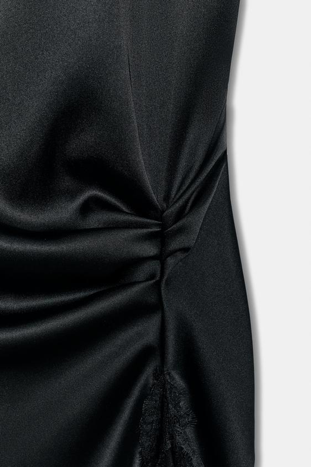 ZARA АТЛАСНОЕ ПЛАТЬЕ С КРУЖЕВОМ, ЧЕРНЫЙ