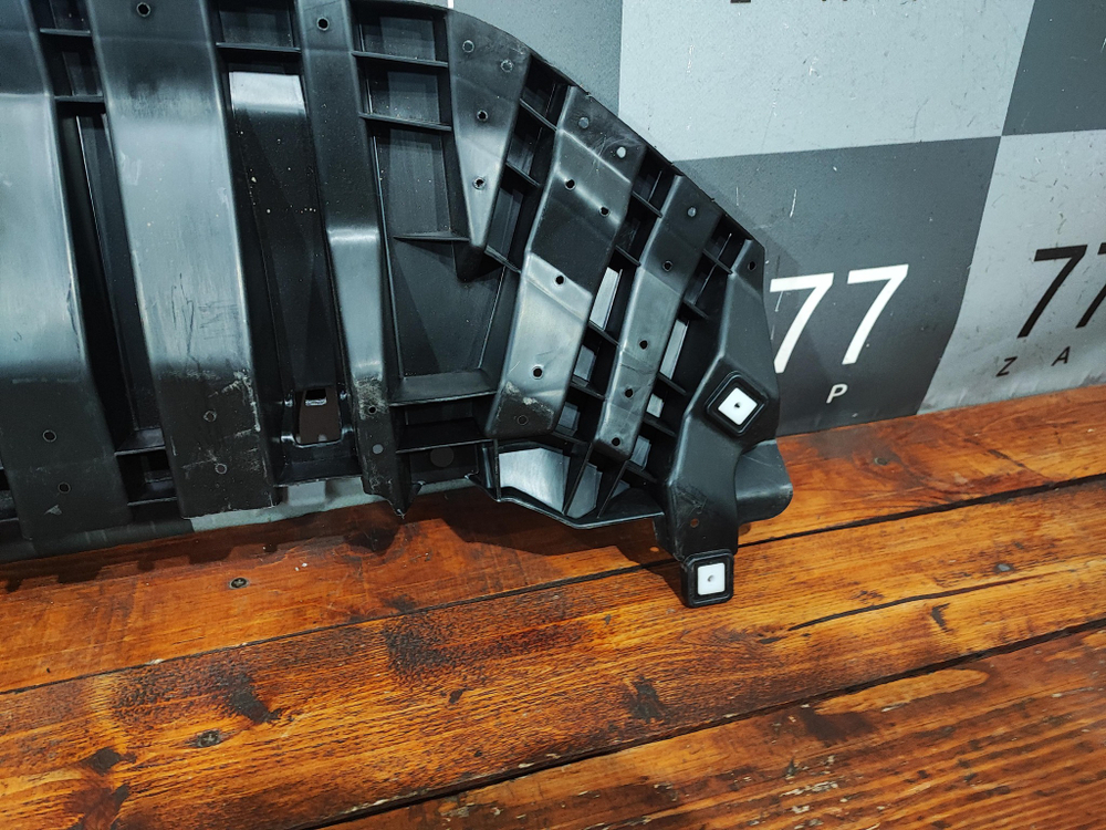 Пыльник двигателя Toyota RAV4 IV XA40 Новый Оригинал 526180R010