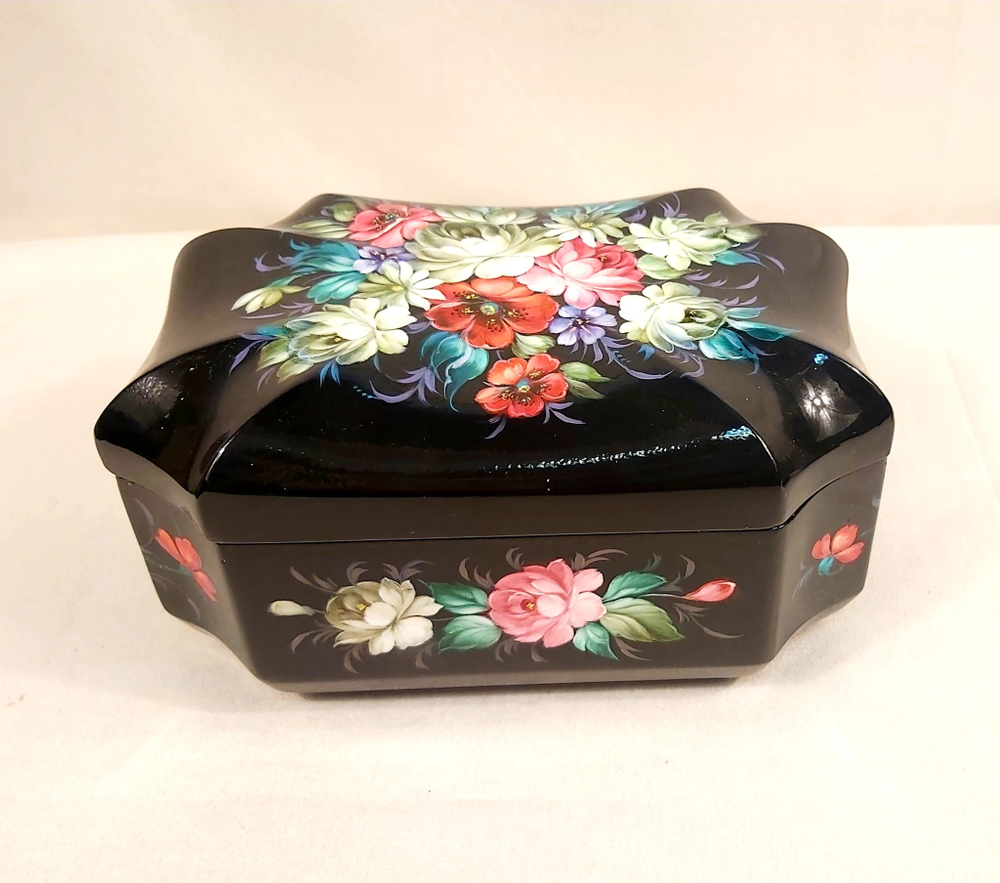 Шкатулка "Цветы на черном" с жостовской росписью