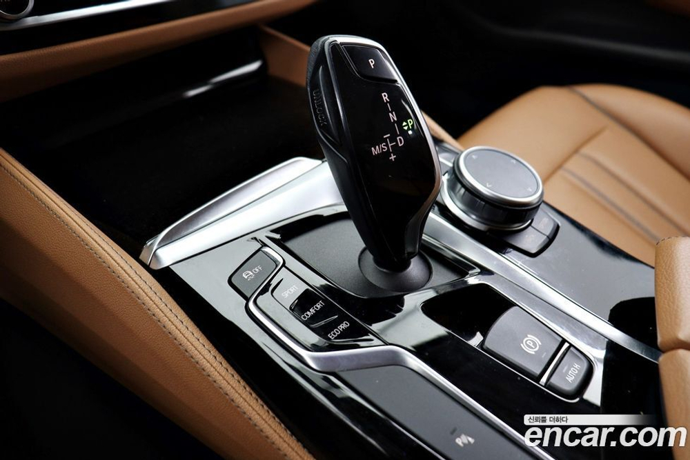 BMW 5 Series (G30) 520i Luxury (11.2019)