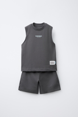 ZARA КОМПЛЕКТ ИЗ ТОПА И ШОРТОВ-БЕРМУДОВ С НАДПИСЬЮ, АНТРАЦИТОВО-СЕРЫЙ